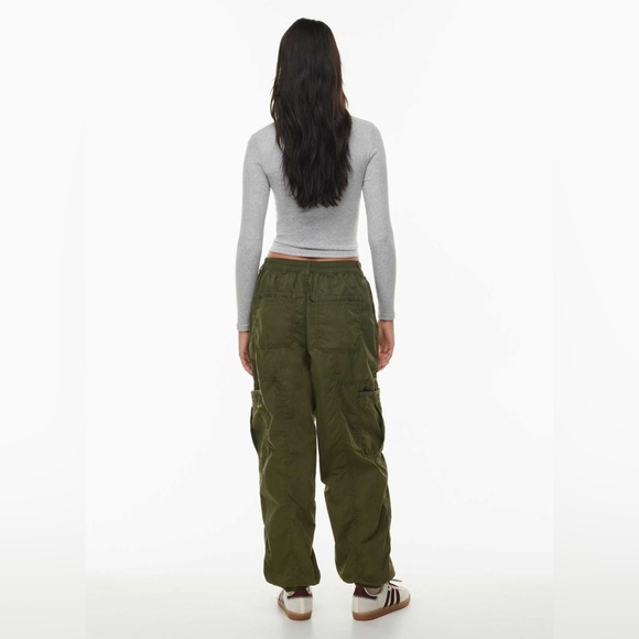 Aritzia TNA Explore Parachute Jogger Cargo Pants - Picture 2 of 10
